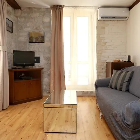 Carrara Τρογκίρ