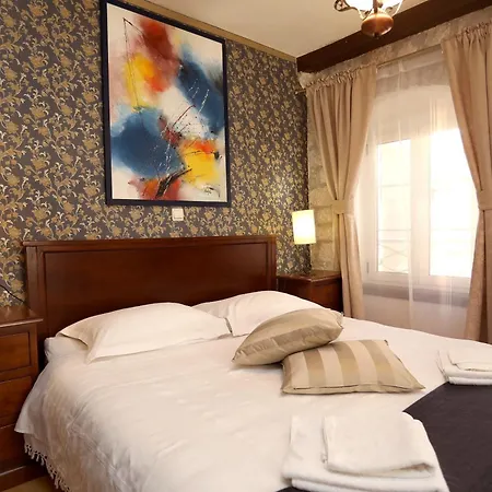 Bed and Breakfast Carrara Τρογκίρ