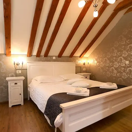 Carrara krevet i doručak Trogir