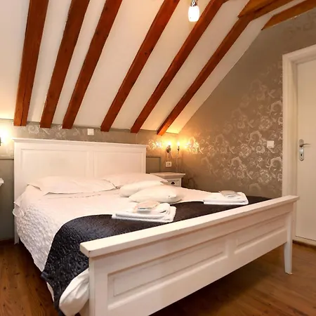 Carrara Bed and Breakfast