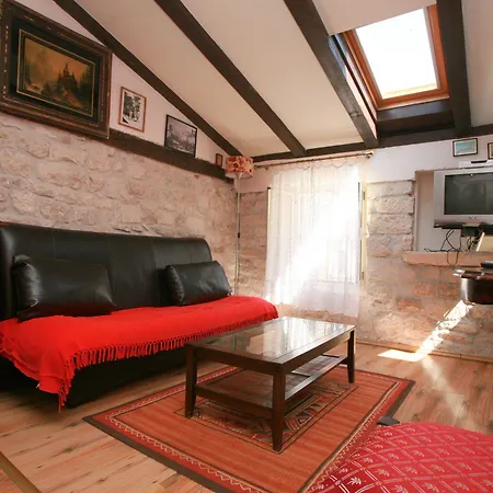 Bed and Breakfast Carrara Τρογκίρ