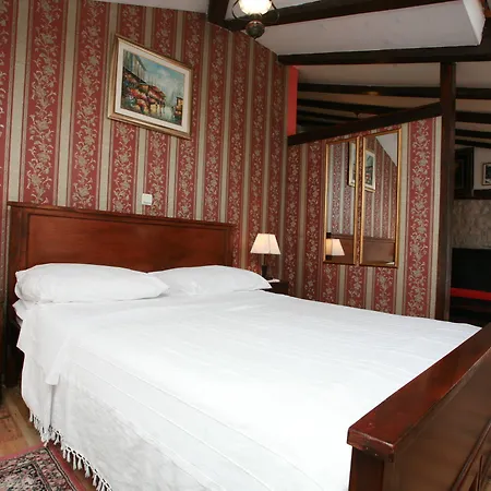 Carrara Bed and Breakfast 3*