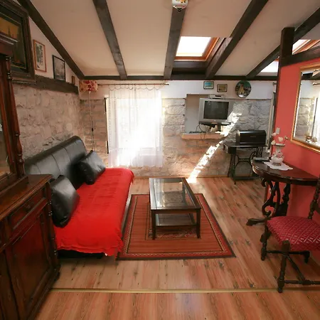 Carrara Bed and Breakfast Τρογκίρ