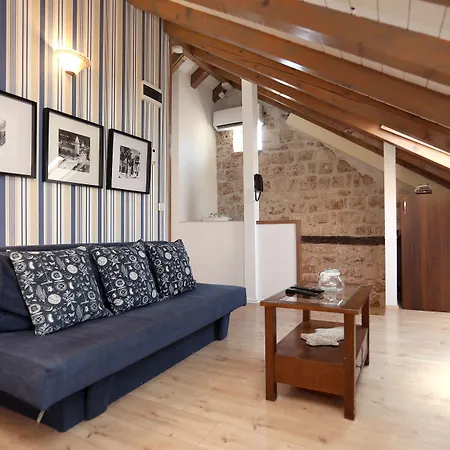 Bed and Breakfast Carrara Τρογκίρ