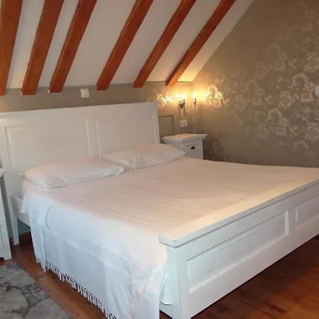 Carrara 3* Τρογκίρ