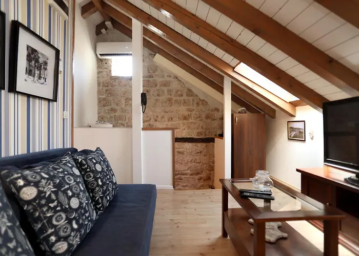 Carrara Bed & Breakfast 3*