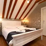 Carrara Bed & Breakfast