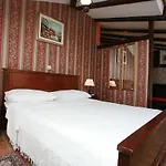 Carrara Bed & Breakfast 3*