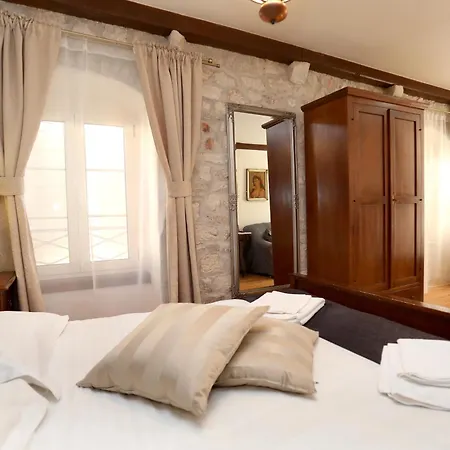 فندق مبيت وإفطار Carrara