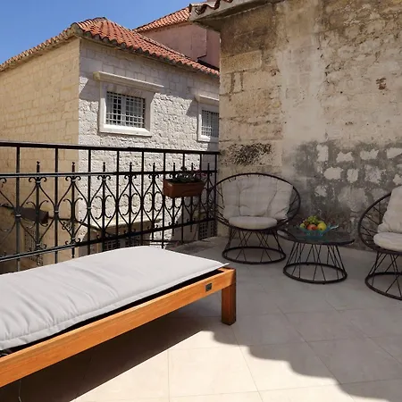 Carrara Bed & Breakfast Traù