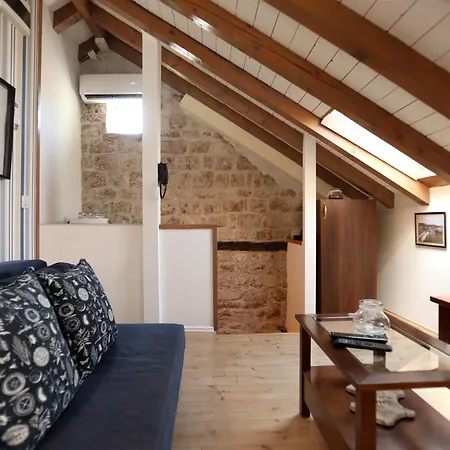 Carrara Bed & Breakfast 3*