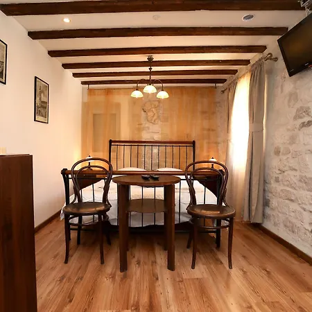 Carrara Bed & Breakfast Traù