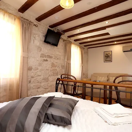 Carrara Bed & Breakfast Traù
