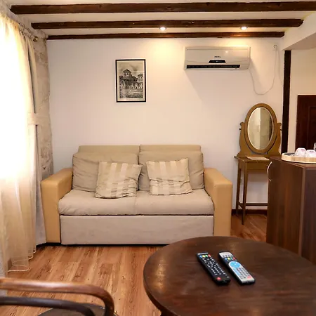 Bed and Breakfast Carrara Τρογκίρ