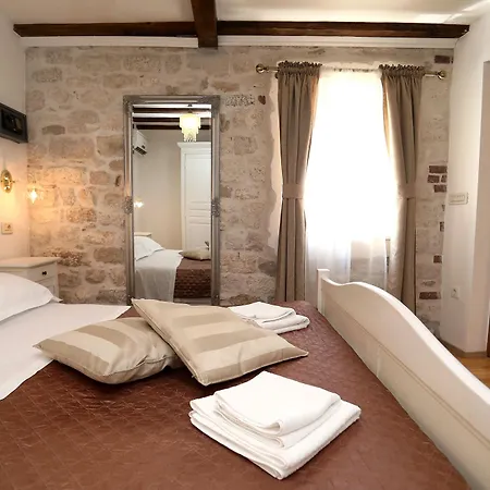 Carrara Bed & Breakfast Traù