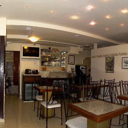 Carrara Bed & Breakfast 3*