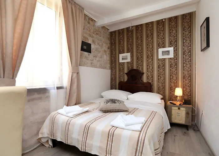 Carrara 3* تروغير