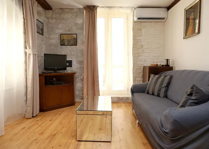 Carrara تروغير