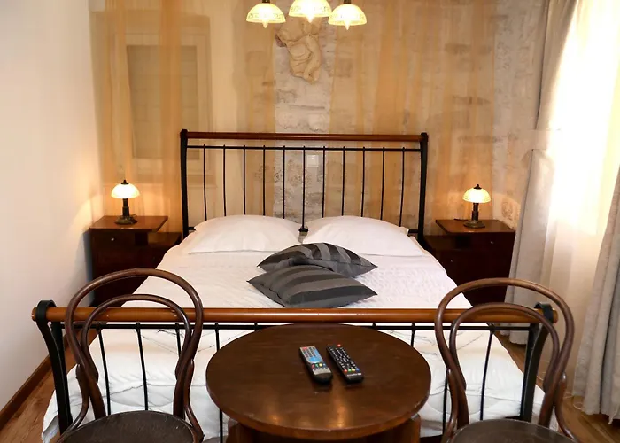 Carrara تروغير