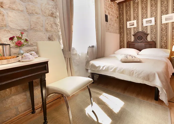 Carrara 3* تروغير