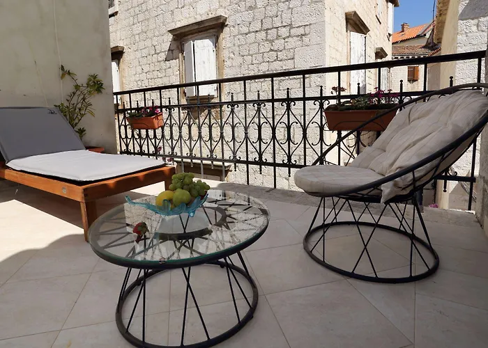 Carrara 3* تروغير