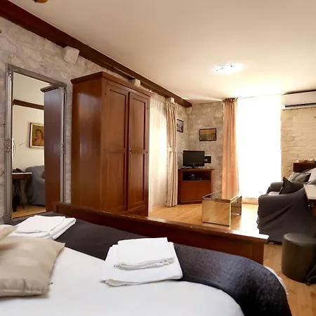 krevet i doručak Carrara 3*