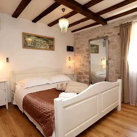 krevet i doručak Carrara 3*